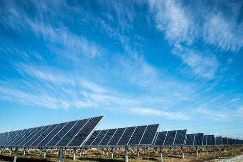 Последние новости компании о IRENA: солнечная фотоэлектрическая энергия - единственная технология, которая на пути к достижению инвестиционных целей на 2030 год